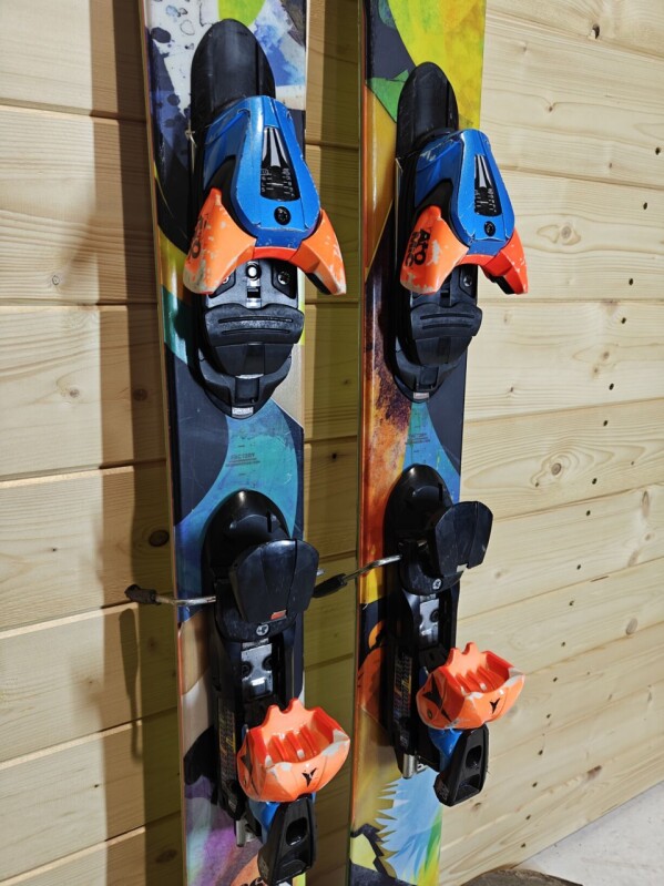 ZJAZDOVÉ SENIORSKÉ VIAZANIE ATOMIC FREERIDE 12